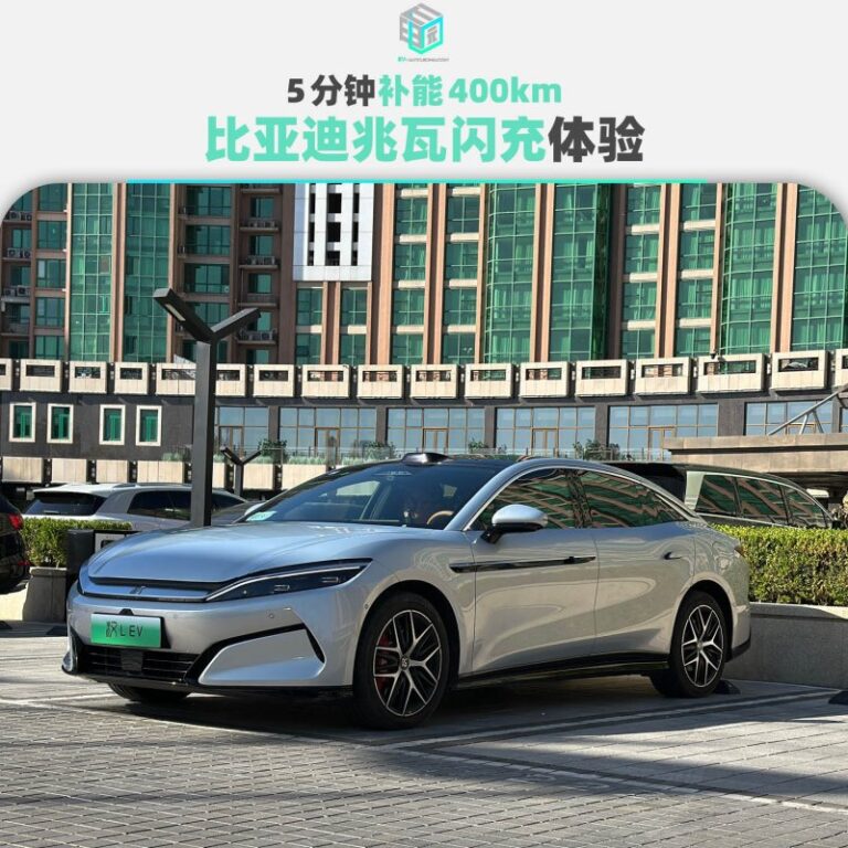 00后的“过年三件套”：壁纸、吉祥语和表情包